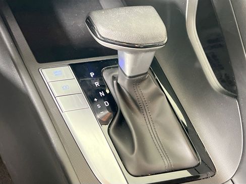 Used 2023 Hyundai Elantra SEL image 16