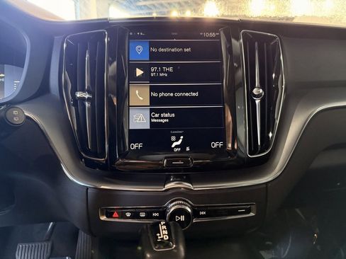 Used 2018 Volvo XC60 T5 Momentum image 20