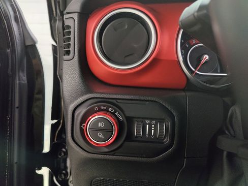 Used 2021 Jeep Gladiator Rubicon image 30