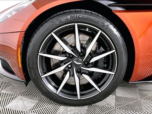 Used 2017 Aston Martin DB11 V12 RWD image 26