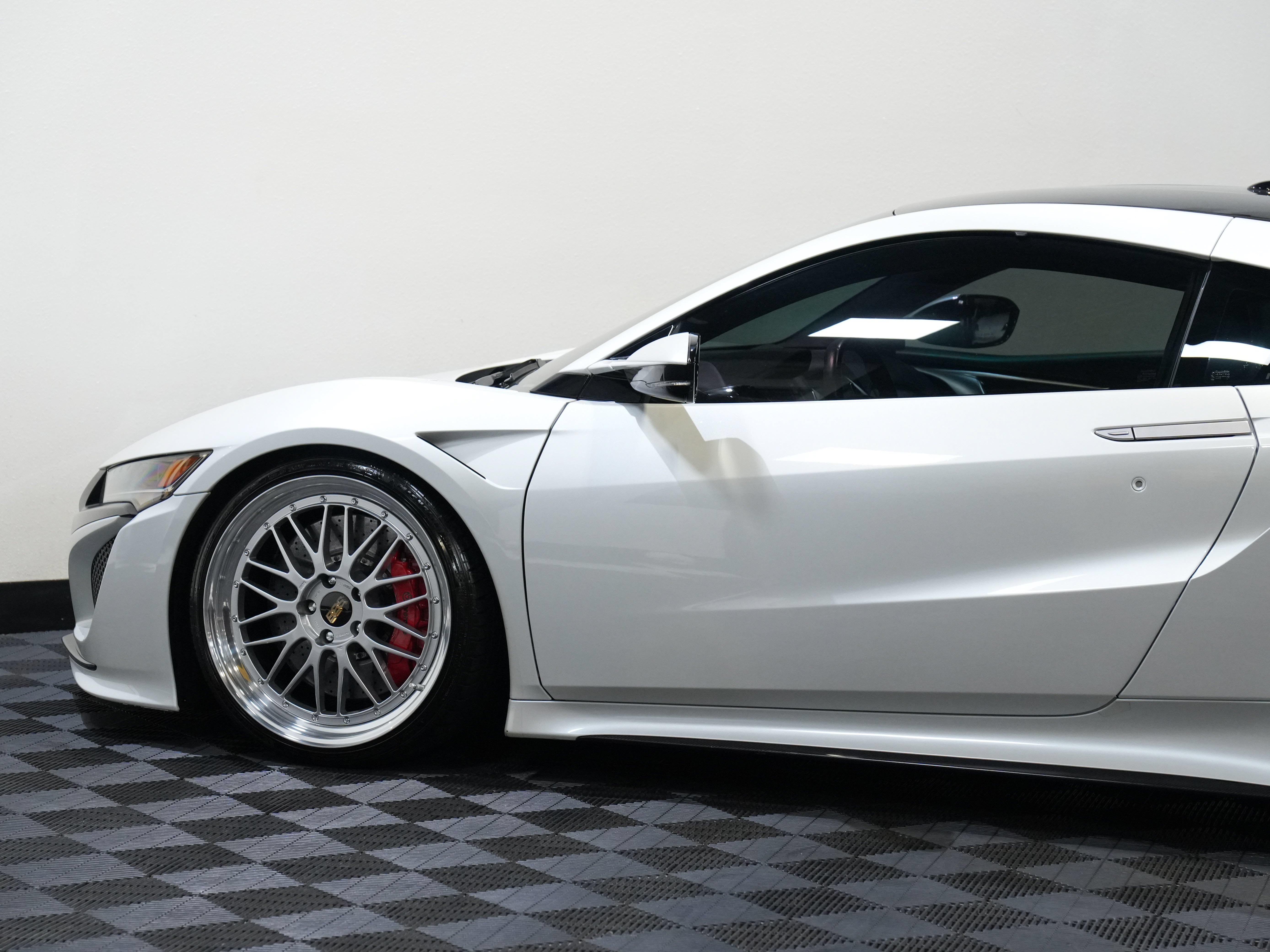 Used 2017 Acura NSX AWD/4WD image 21