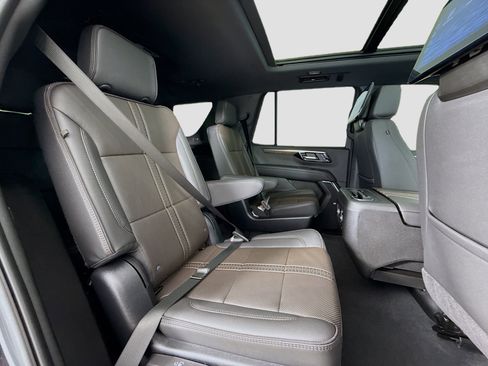 Used 2025 Chevrolet Tahoe High Country AWD/4WD image 31