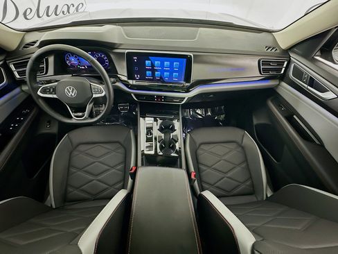 Used 2024 Volkswagen Atlas Peak Edition SEL image 19