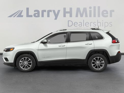Used 2019 Jeep Cherokee Latitude Plus w/ Comfort/Convenience Group AWD/4WD image 3