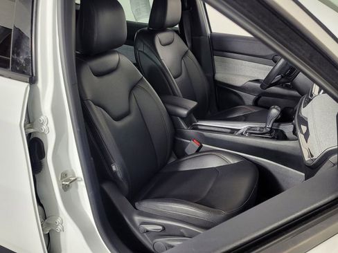 Used 2024 Jeep Compass Latitude image 32