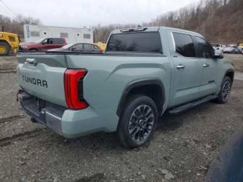 Used 2025 Toyota Tundra Limited AWD/4WD image 5