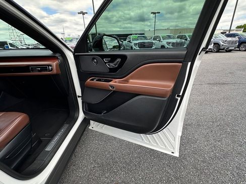 Used 2021 Lincoln Aviator Reserve w/ Elements Package Plus AWD/4WD image 13