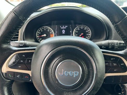 Used 2017 Jeep Renegade Latitude w/ Cold Weather Group AWD/4WD image 19