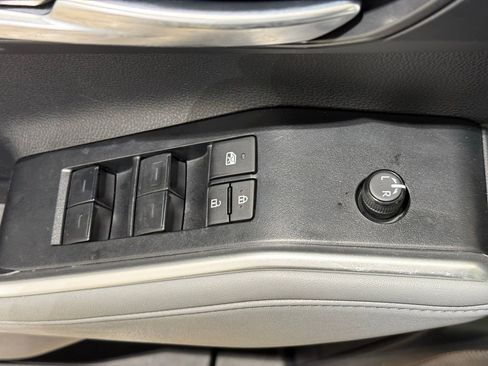 Used 2023 Toyota Highlander XLE image 16