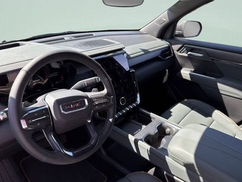 New 2026 GMC Acadia AT4 w/ Luxury Package AWD/4WD image 8