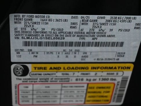 Certified 2025 Lincoln Navigator L Reserve AWD/4WD image 39