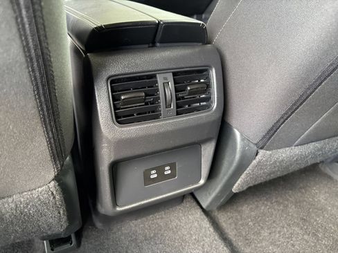 Used 2025 Nissan Rogue SV FWD image 20