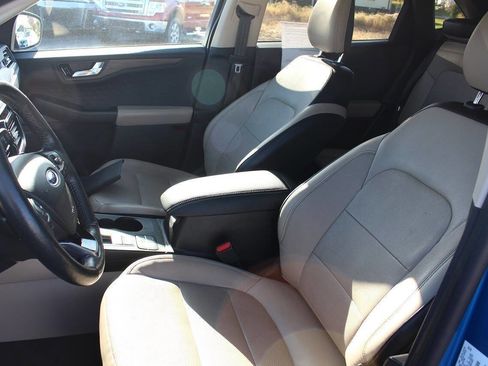 Used 2020 Ford Escape Titanium image 10