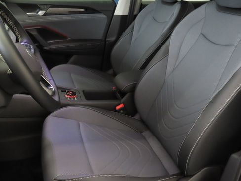 New 2025 Volkswagen Tiguan SE FWD image 9