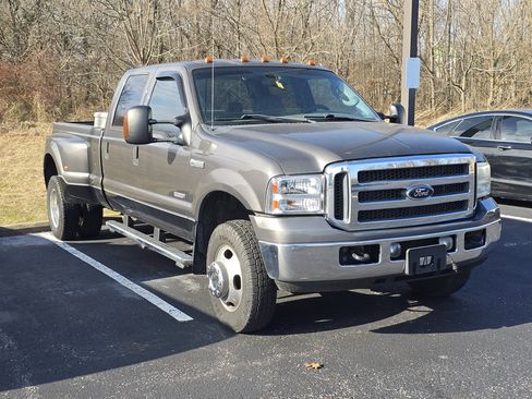 Used 2005 Ford F350 XLT image 1