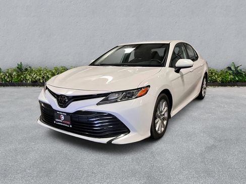 Used 2020 Toyota Camry LE FWD image 2