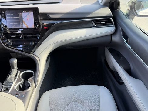 Used 2021 Toyota Camry XLE w/ Navigation Upgrade Package image 10