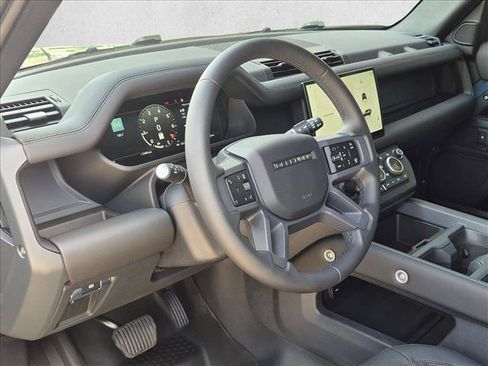 Used 2025 Land Rover Defender 90 X-Dynamic SE AWD/4WD image 4