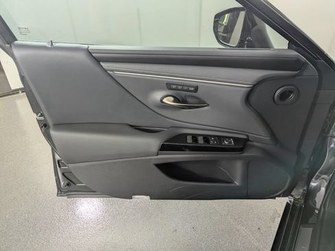Used 2025 Lexus ES 350 w/ ES 350 Ultra Luxury Package FWD image 9