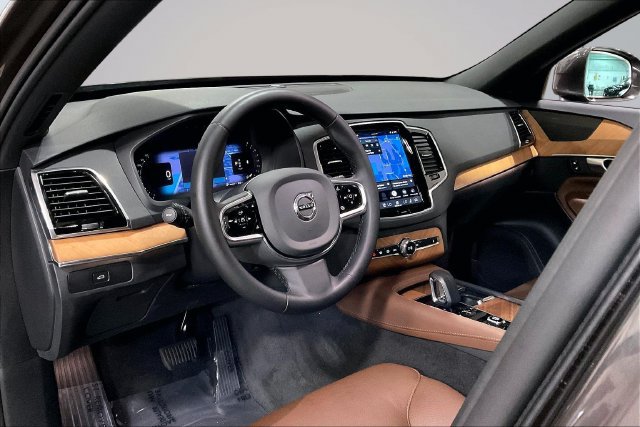 Certified 2024 Volvo XC90 B5 Plus w/ Protection Package AWD/4WD image 17