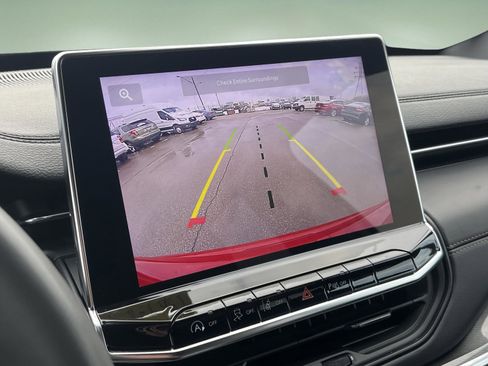 Used 2023 Jeep Compass Limited image 23