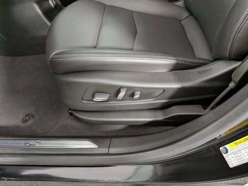 Certified 2025 Cadillac XT5 Premium Luxury w/ LPO, Floor Liner Package image 19