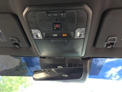 Used 2025 Toyota Tacoma SR5 AWD/4WD image 27