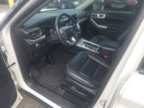 Used 2022 Ford Explorer XLT w/ Equipment Group 202A AWD/4WD image 16