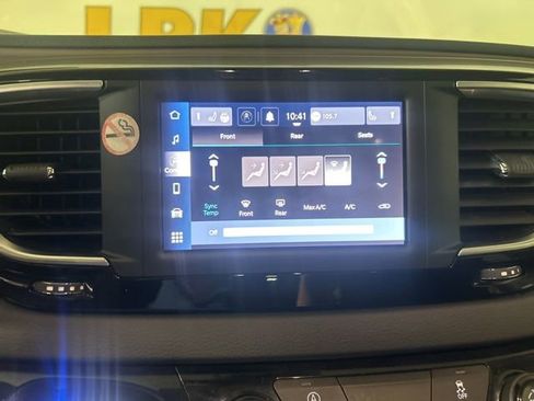 Used 2023 Chrysler Voyager LX FWD image 27