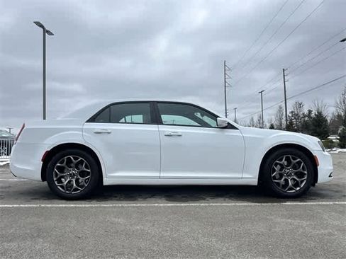 Used 2016 Chrysler 300 S image 3