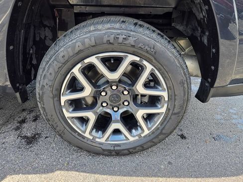 Used 2026 RAM 1500 Laramie AWD/4WD image 15