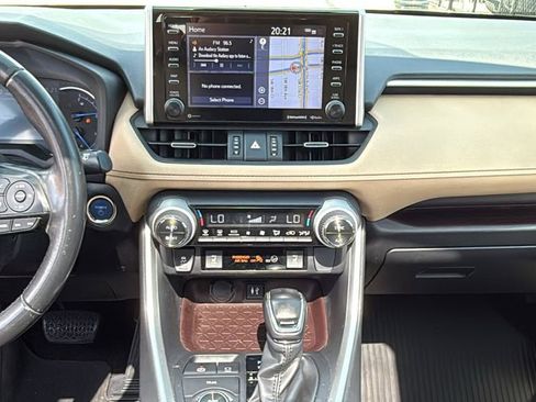 Used 2019 Toyota RAV4 Limited AWD/4WD image 34