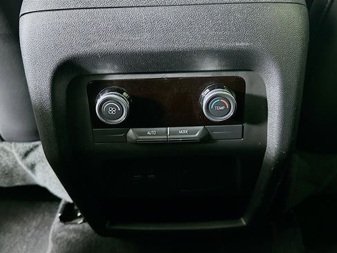 Used 2025 Buick Enclave Preferred image 27