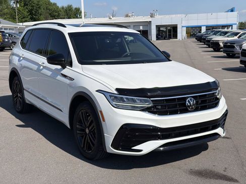 Used 2022 Volkswagen Tiguan SE R-Line FWD image 1