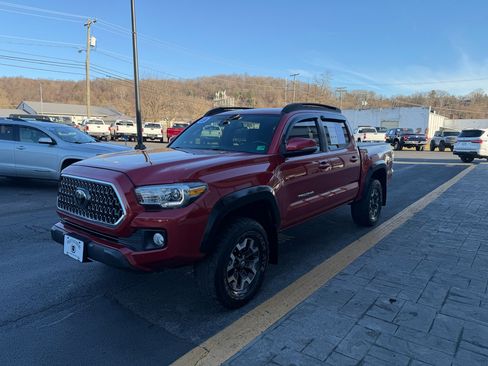 Used 2019 Toyota Tacoma TRD Off-Road image 4