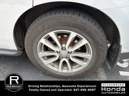 Used 2015 Nissan Pathfinder SV AWD/4WD image 10