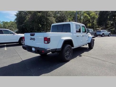New 2025 Jeep Gladiator Sport image 31