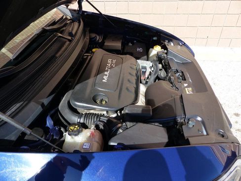 Used 2016 Jeep Cherokee Sport image 17