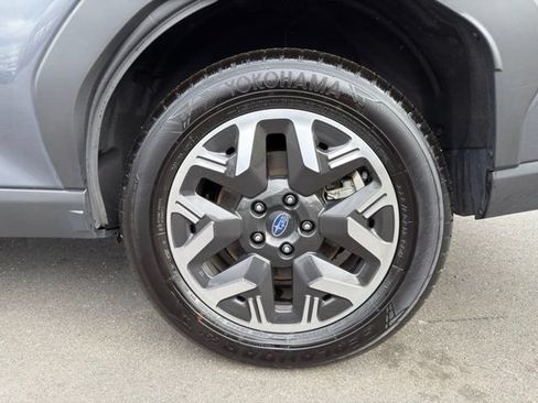 Used 2025 Subaru Forester Premium AWD/4WD image 30
