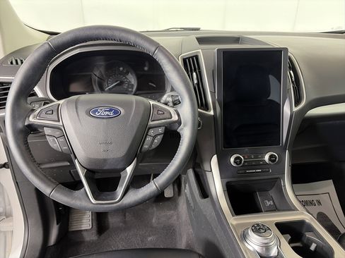 Used 2023 Ford Edge SEL w/ Convenience Package image 3