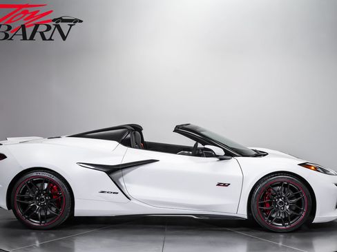 Used 2023 Chevrolet Corvette Z06 RWD image 6