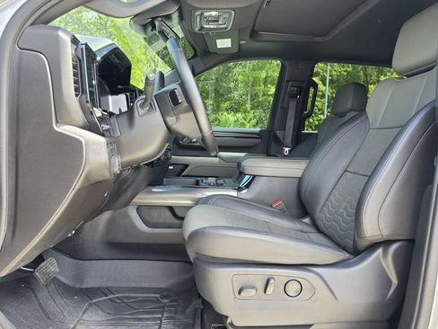 Used 2025 Chevrolet Silverado 2500 ZR2 w/ Technology Package AWD/4WD image 6