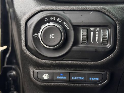 Used 2022 Jeep Wrangler Unlimited Sahara image 22