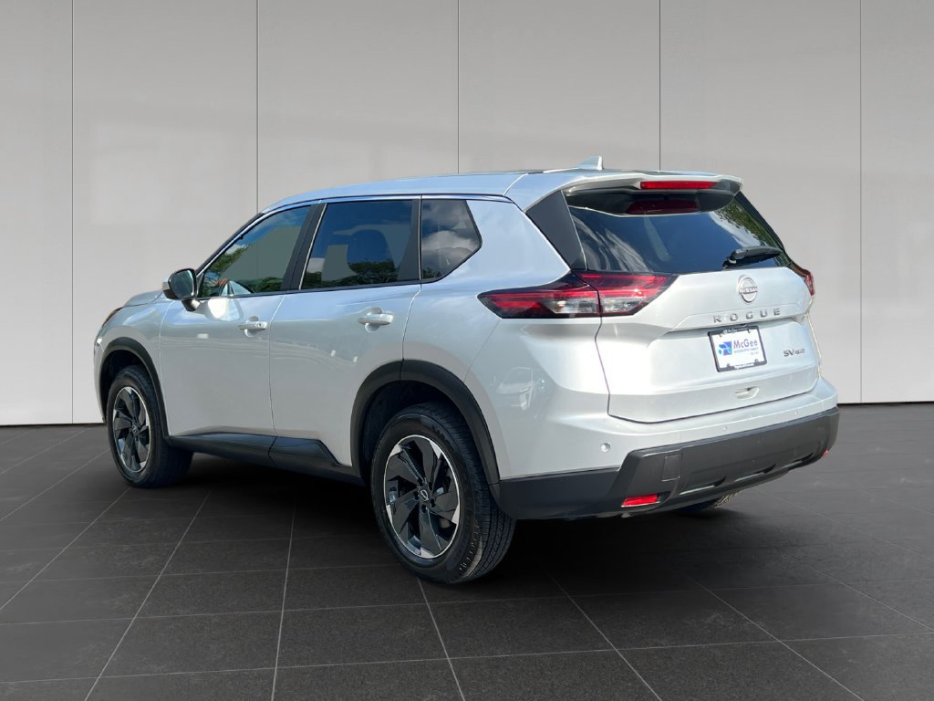 Used 2024 Nissan Rogue SV AWD/4WD image 3