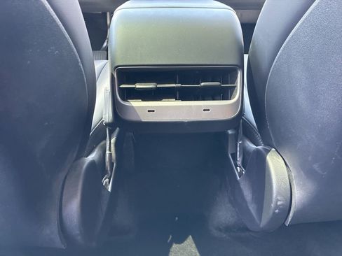 Used 2023 Tesla Model Y Long Range AWD/4WD image 18