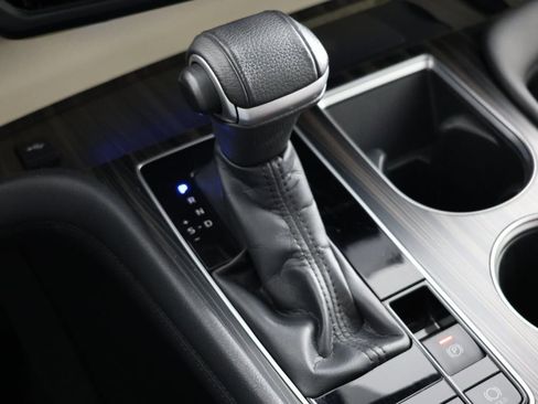 Used 2021 Toyota Sienna Platinum image 6