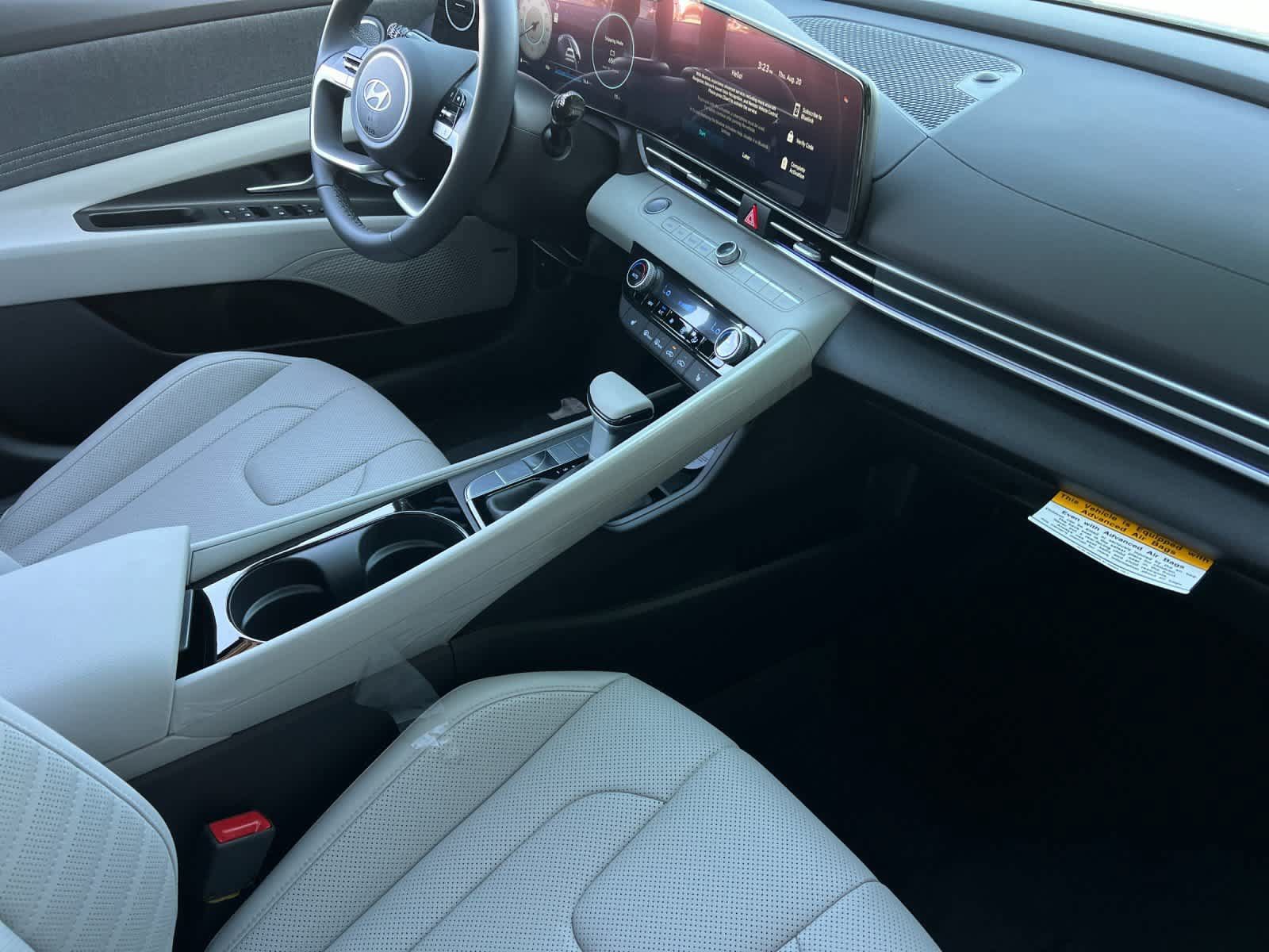 Used 2026 Hyundai Elantra Limited FWD image 16