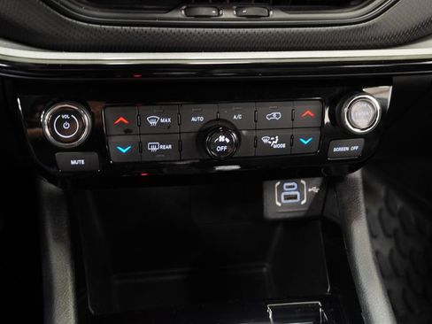 Used 2024 Jeep Compass Trailhawk w/ Trailhawk Elite Group AWD/4WD image 33