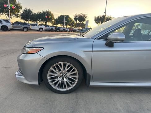 Used 2018 Toyota Camry XLE w/ Driver Assist Package FWD image 2