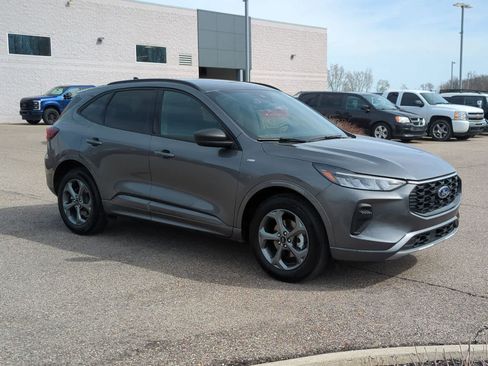 Used 2023 Ford Escape ST-Line image 2
